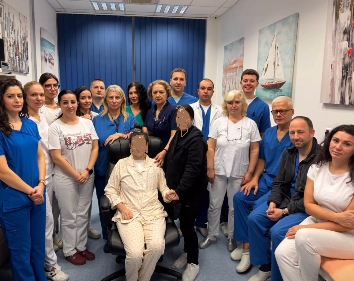 Foto e Dr Dragan Milić, me pacienten e nga komuna e Bujanocit, per shkak te korrektesis gazetareske, perpos personav publik pacientes dhe familjareve ju mbulohet ftyra per privatesin