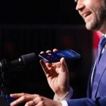 “Përshëndetje Z. President!” – momenti kur zëvendëspresidenti JD Vance telefonon Donald Trump para mijëra njerëzve në Hungari