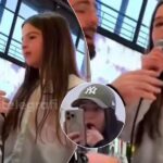 Besnik Qaka këndon me vajzën e tij 6-vjeçare në piano publike, momenti emocionues lë të pranishmit të shokuar
