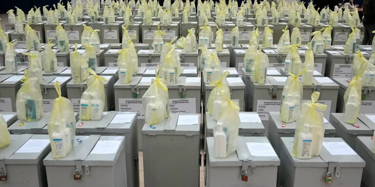 Qipriotët drejtë kutive të votimit pas një fushate zgjedhore të kontestuar ashpër