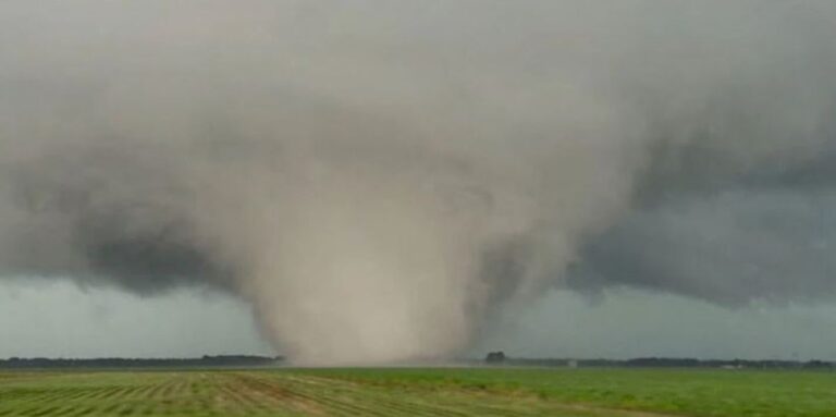 Skena ‘apokaliptike’ në SHBA, tornado shkatërruese merr para gjithçka