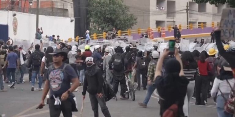 Kupa e Botës, protesta të dhunshme shpërthyen jashtë stadiumit të Mexico City