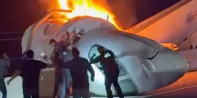 Aeroplani i vogël rrëzohet në një rrugë në Teksas