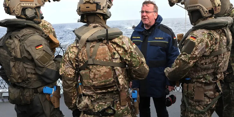 Dy miliardë të hedhura dëm, ministri gjerman i Mbrojtjes anulon fregatën më të madhe në botë