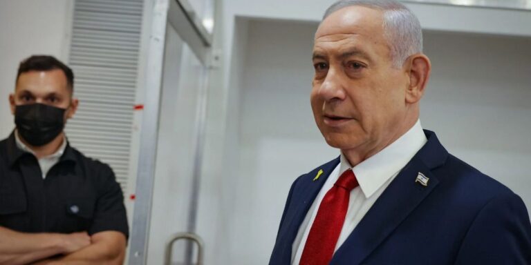 Netanyahu përfundon dëshminë në gjyqin për korrupsion pas 98 seancash