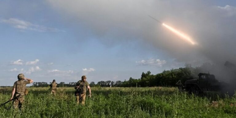 Ministria ruse e Mbrojtjes: Sulmi më i madh ukrainas deri më tani, u goditën 12 rajone