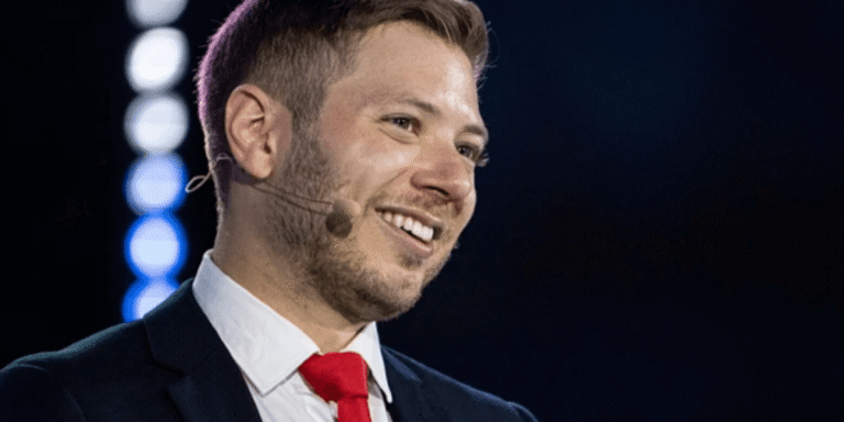 Djali i Benjamin Netanyahut ndryshoi emrin dhe mbiemrin