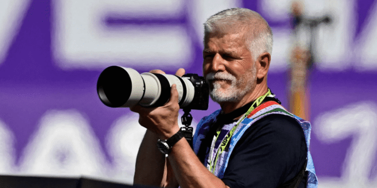 Një skenë e pazakontë në Formula 1: Presidenti çek Petr Pavel fotografoi garën në Hungari
