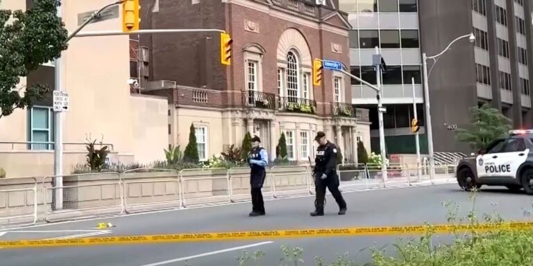 Persona të panjohur qëlluan me armë zjarri drejt Konsullatës Amerikane në Toronto