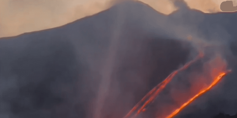 Etna shpërthen sërish, mbyllet hapësira ajrore mbi Katania