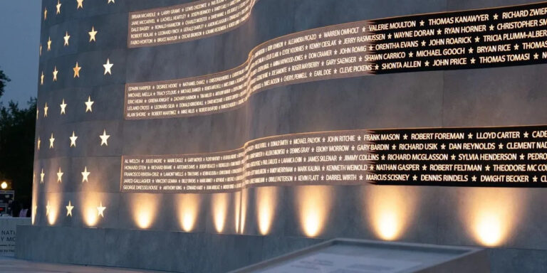 41 milionë emra në një monument, Washingtoni nderon brezat e ushtarakëve amerikanë