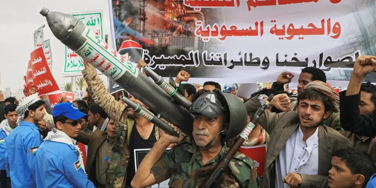 Houthi pretendojnë sulmin ndaj një cisterne saudite në përshkallëzimin e fundit në Detin e Kuq