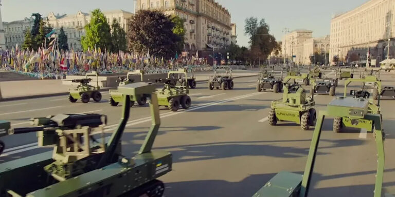 Parada e robotëve dhe dronëve në Ukrainë ofron një pamje të së ardhmes së luftës