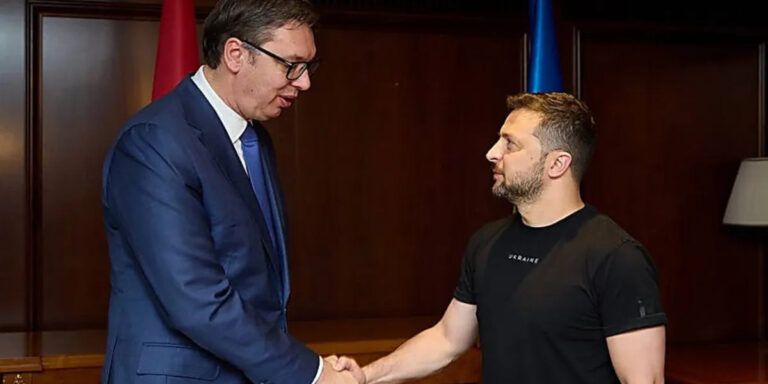 Vuçiq i shkruan Zelenskyt për Ditën e Pavarësisë: Serbia respekton integritetin territorial të Ukrainës