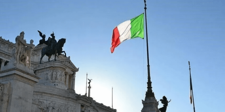 Italia planifikon kufizimin e nxënësve të huaj dhe ndalimin e burkës dhe hixhabit në shkolla
