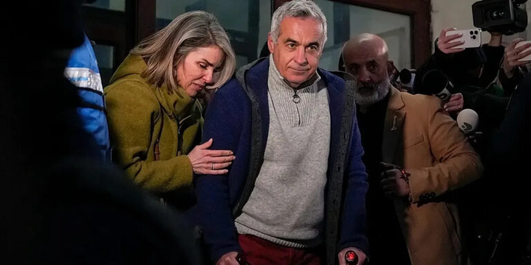 Ish-kandidati presidencial rumun Călin Georgescu ndalohet dhe hetohet për mashtrim