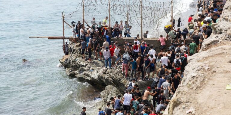 Ceuta nën tension, dy migrantë të mitur theren me thikë – plazhi në alarm shëndetësor